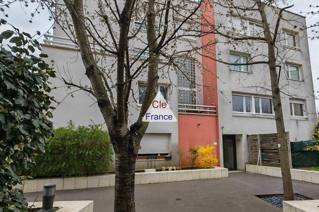 Appartement F5 Au 1er Etage 4 Chambres 2 Parkings