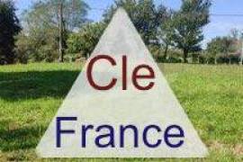 A Vendre Terrain Constructible D\'environ 1500 M2 Dans Un Cadre Paisible