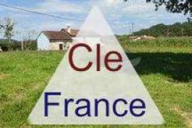 A Vendre Terrain Constructible D\'environ 1500 M2 Dans Un Cadre Paisible