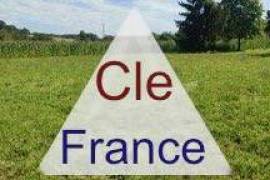 A Vendre Terrain Constructible D\'environ 1500 M2 Dans Un Cadre Paisible
