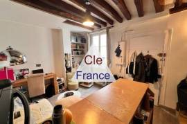 Marais : Charmant Deux Pieces En Duplex