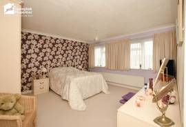 3 bedroom, Detached house for sale