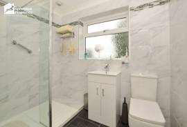 3 bedroom, Detached house for sale