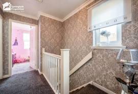 3 bedroom, Semi-detached house for sale