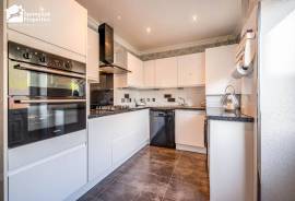 3 bedroom, Semi-detached house for sale