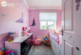 3 bedroom, Semi-detached house for sale
