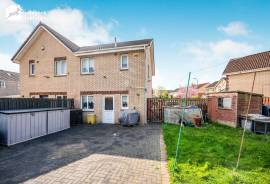 3 bedroom, Semi-detached house for sale