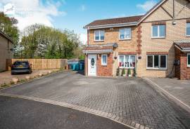 3 bedroom, Semi-detached house for sale