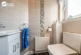 3 bedroom, Semi-detached house for sale