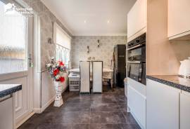 3 bedroom, Semi-detached house for sale