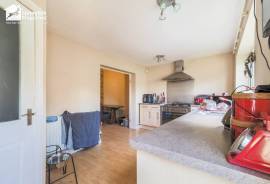 3 bedroom, Semi-detached house for sale