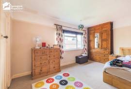 3 bedroom, Semi-detached house for sale