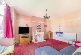 3 bedroom, Semi-detached house for sale