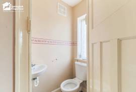 3 bedroom, Semi-detached house for sale