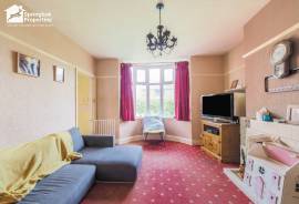 3 bedroom, Semi-detached house for sale