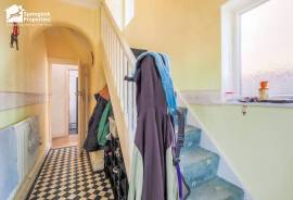 3 bedroom, Semi-detached house for sale