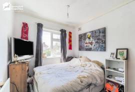 3 bedroom, Semi-detached house for sale