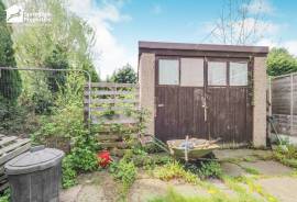 3 bedroom, Semi-detached house for sale