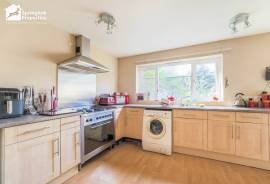 3 bedroom, Semi-detached house for sale