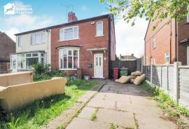 3 bedroom, Semi-detached house for sale