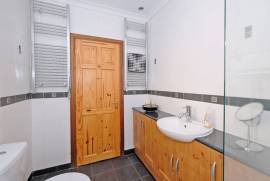 3 bedroom, Semi-detached house for sale