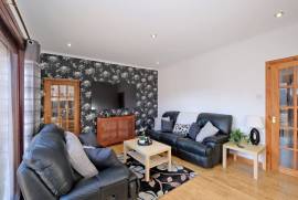 3 bedroom, Semi-detached house for sale