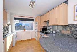 3 bedroom, Semi-detached house for sale