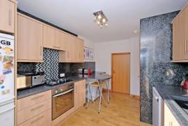 3 bedroom, Semi-detached house for sale