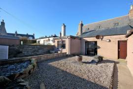 3 bedroom, Semi-detached house for sale