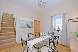 3 bedroom, Semi-detached house for sale