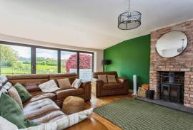 3 bedroom, Bungalow for sale