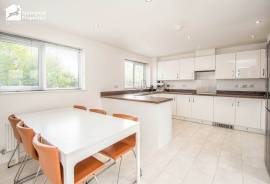 3 bedroom, Detached house for sale