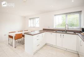3 bedroom, Detached house for sale