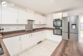 3 bedroom, Detached house for sale