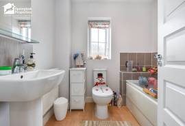 4 bedroom, Detached house for sale