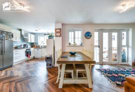 4 bedroom, Detached house for sale