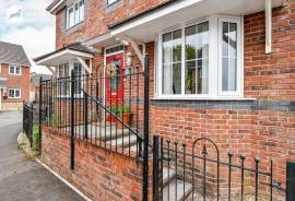 4 bedroom, Detached house for sale