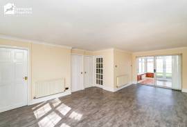 3 bedroom, Detached house for sale