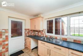 3 bedroom, Detached house for sale