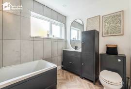 4 bedroom, Detached house for sale