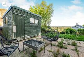 4 bedroom, Detached house for sale