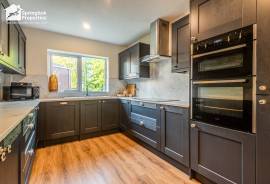 4 bedroom, Detached house for sale