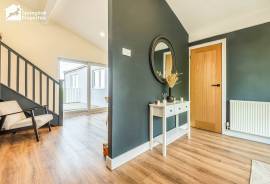 4 bedroom, Detached house for sale