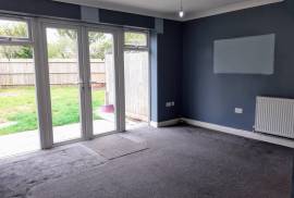 3 bedroom, Semi-detached house for sale