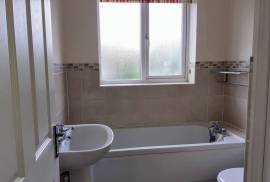 3 bedroom, Semi-detached house for sale
