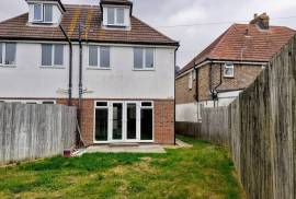 3 bedroom, Semi-detached house for sale