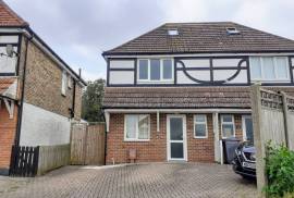 3 bedroom, Semi-detached house for sale