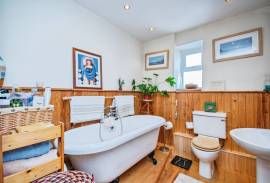 4 bedroom, Detached house for sale