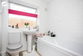 3 bedroom, Semi-detached house for sale