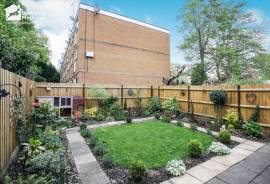 3 bedroom, Semi-detached house for sale